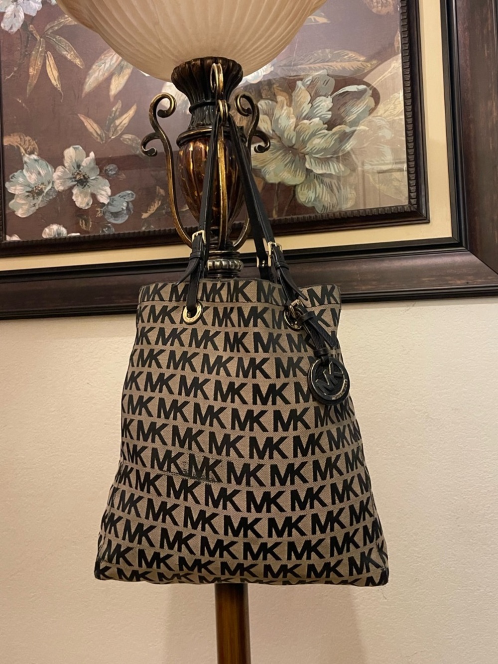 Michael Michael Kors please check all picture of condition